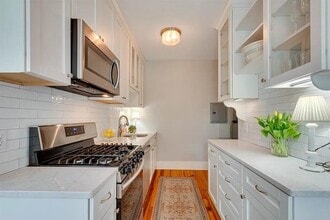 42 Linnaean St in Cambridge, MA - Building Photo - Building Photo