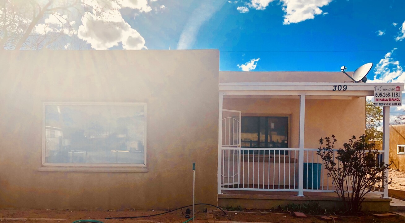 309 Dallas St NE in Albuquerque, NM - Building Photo