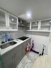 31 Bay 34th St, Unit 1 in Brooklyn, NY - Foto de edificio - Building Photo