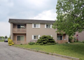 33 Conroy Cres in Guelph, ON - Building Photo