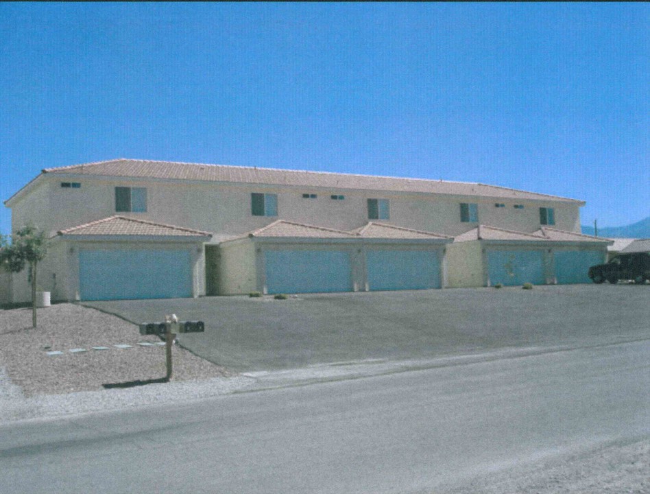 1050 E Bourbon St in Pahrump, NV - Foto de edificio