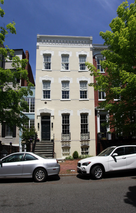 3045 N St NW in Washington, DC - Building Photo