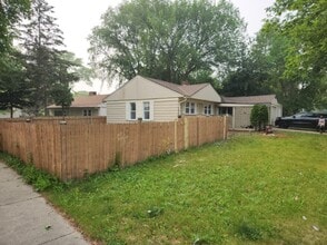 5643 N 58th St in Milwaukee, WI - Building Photo - Building Photo