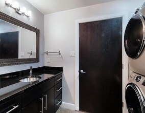 831 S Flores St in San Antonio, TX - Building Photo - Building Photo