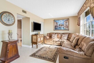 6200 NW 2nd Ave, Unit Boca Teeca in Boca Raton, FL - Building Photo - Building Photo