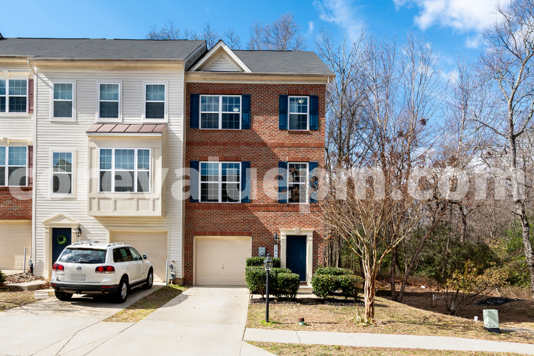 7016 Dannfield Ct in Glen Burnie, MD - Building Photo