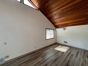 3305 Donald St in Eugene, OR - Foto de edificio - Building Photo