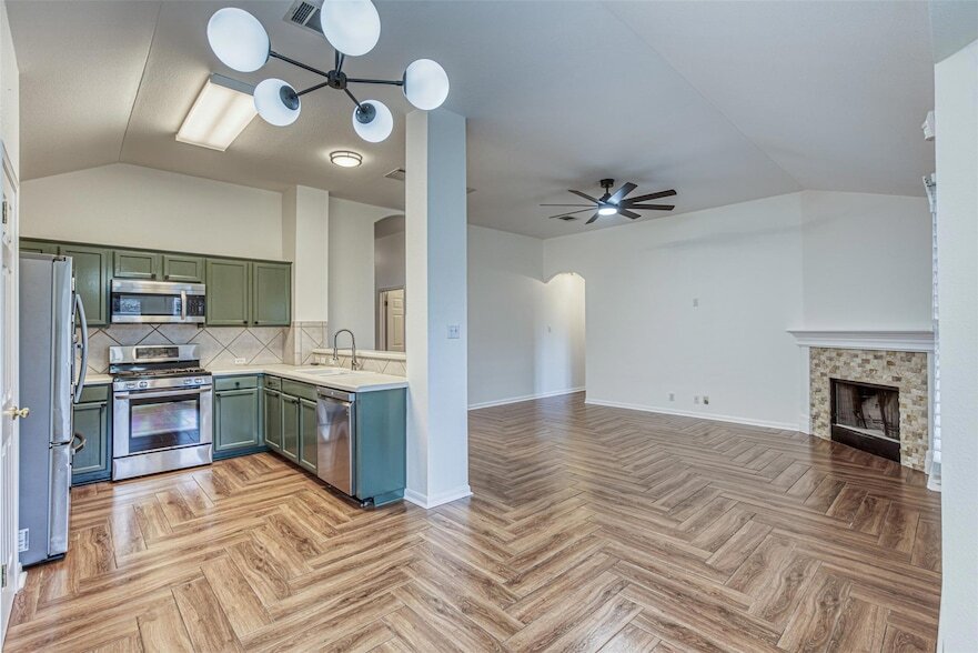 102 Chandler View Trail, Unit Standard Renovated in Round Rock, TX - Building Photo