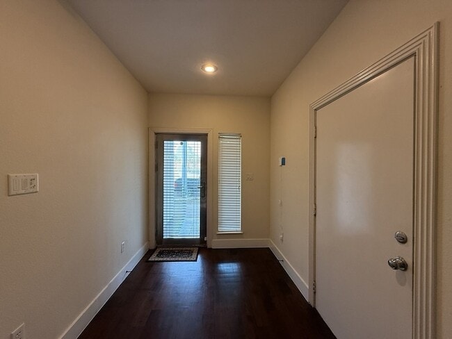 1323 St Joseph St, Unit 19 in Dallas, TX - Foto de edificio - Building Photo