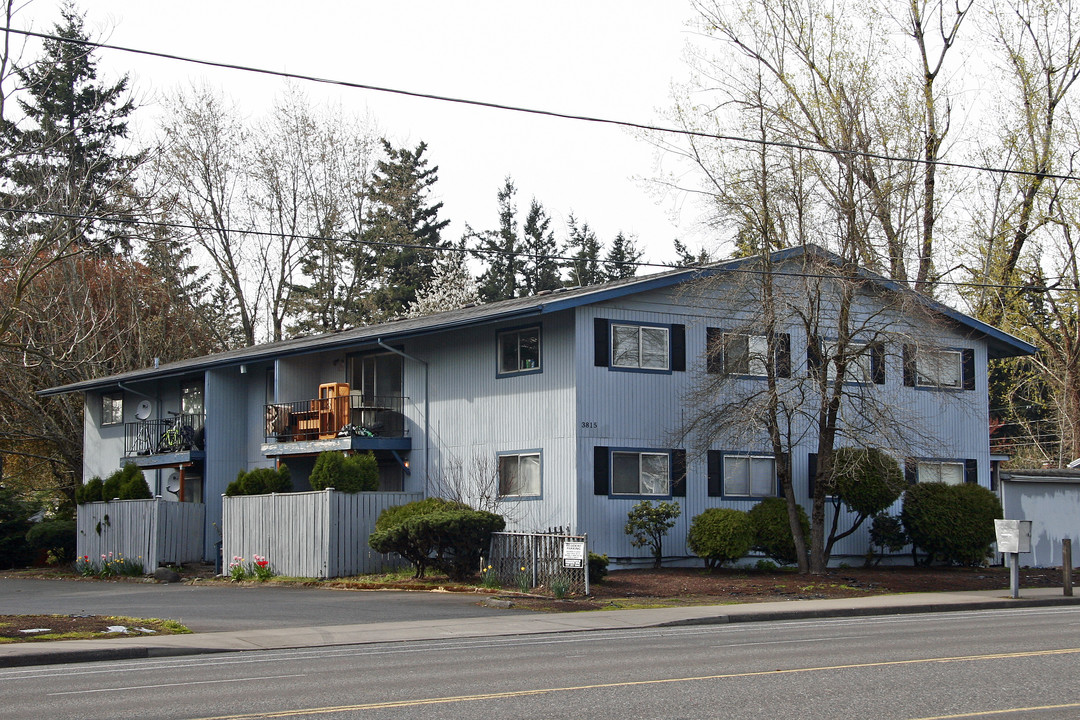 Powellhurst Apartments in Portland, OR - Building Photo