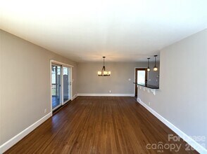 2821 Sunset Dr in Charlotte, NC - Building Photo - Building Photo