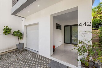 442 SW 15th Rd in Miami, FL - Building Photo - Building Photo