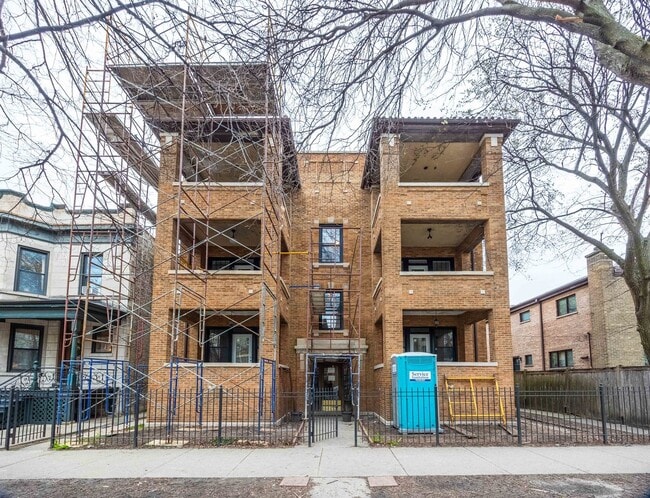 property at 4410 N Greenview Ave
