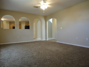 12925 Kings Lake Dr in Gibsonton, FL - Building Photo - Building Photo