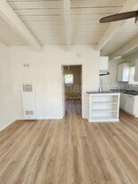 1909 Beachwood Dr in Los Angeles, CA - Building Photo