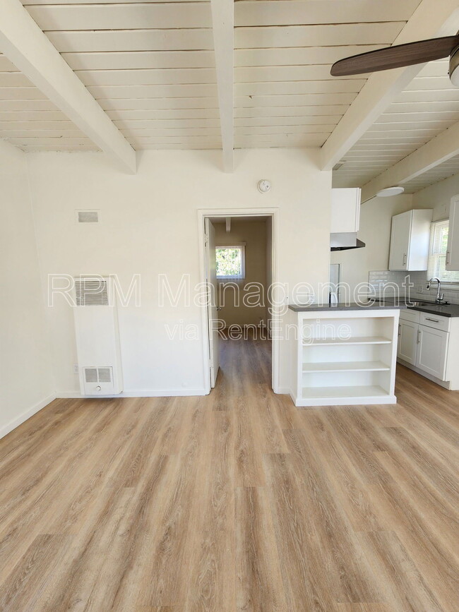 property at 1909 Beachwood Dr