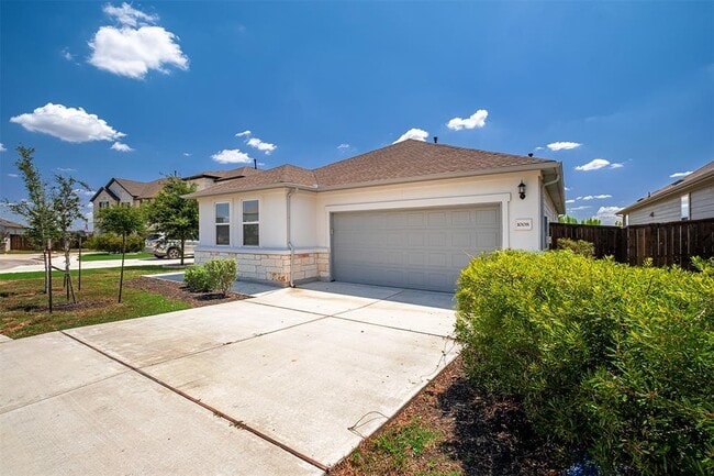 1008 Moose Rd in Hutto, TX - Building Photo - Building Photo