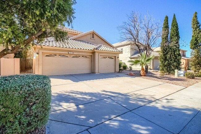 property at 417 W El Freda Rd