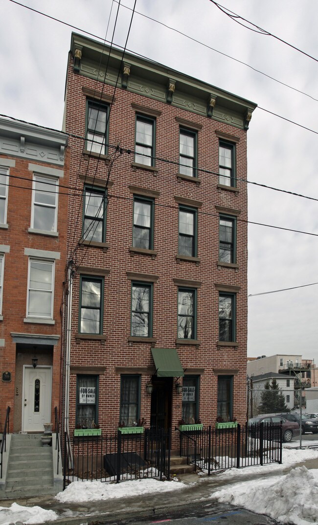 The Shires in Jersey City, NJ - Building Photo - Building Photo