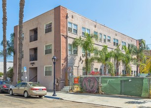 Jade Apartments in San Diego, CA - Building Photo - Building Photo