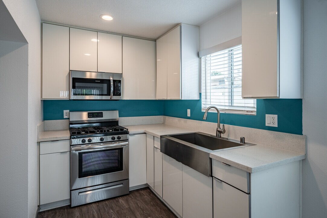Eastside Apartments in Costa Mesa, CA - Building Photo