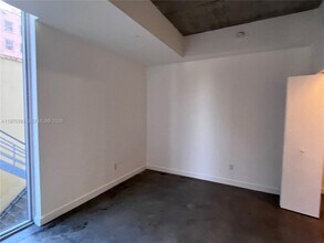 151 SE 1st St, Unit 506 in Miami, FL - Building Photo - Building Photo