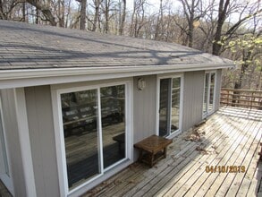 137 Walnut Ct in Lake Ozark, MO - Foto de edificio - Building Photo