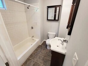 39 Pinckney St, Unit #1 in Somerville, MA - Building Photo - Building Photo