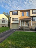 3084 Meadowbrook Ct in Gibsonia, PA - Building Photo