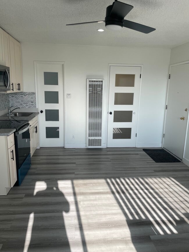 305 E Plymouth St, Unit A in Inglewood, CA - Building Photo - Building Photo