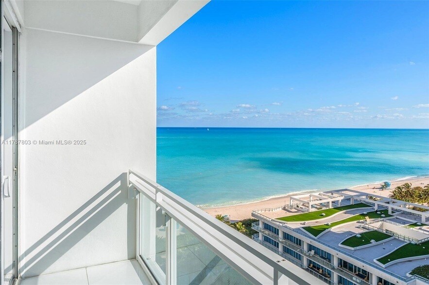 6801 Collins Ave, Unit PH01-PH02 in Miami Beach, FL - Building Photo