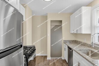 21090 La Salle Blvd in Warren, MI - Building Photo - Building Photo