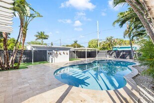 1627 Moffett St in Hollywood, FL - Building Photo