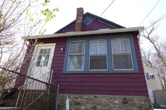 7 Murray Ct in Huntington, NY - Foto de edificio - Building Photo