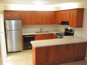 4083 Forest Hill Dr in Hollywood, FL - Building Photo - Building Photo