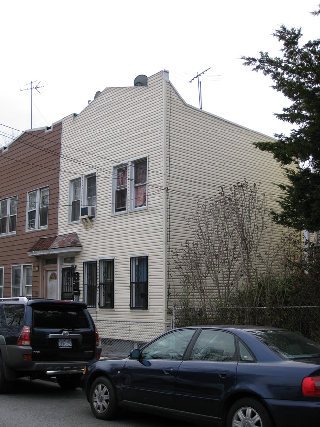 170 Veronica Pl in Brooklyn, NY - Foto de edificio - Building Photo