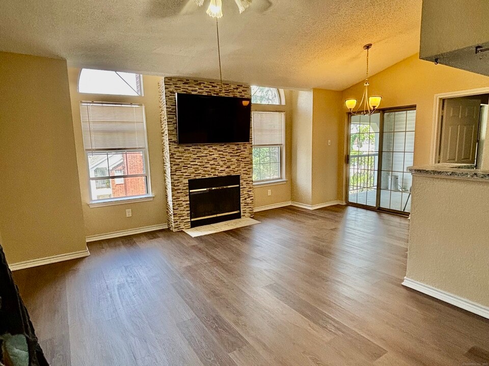 31 High St in East Hartford, CT - Building Photo
