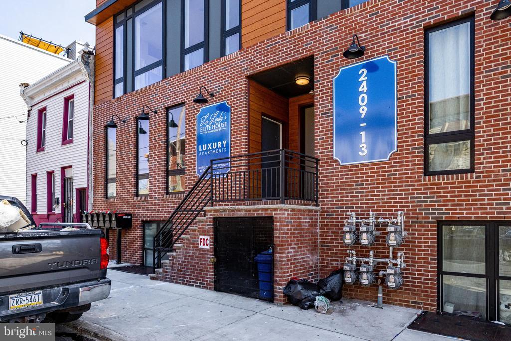 2409 N Hancock St in Philadelphia, PA - Building Photo