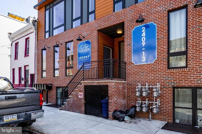 property at 2409 N Hancock St