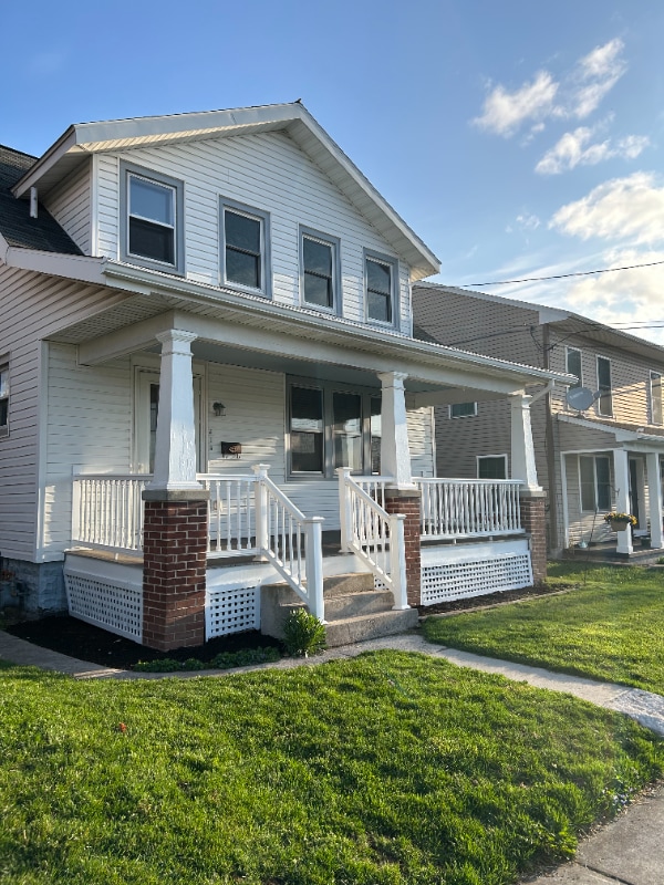 property at 318 E Middle St