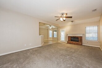 1232 Clay Ln in Seagoville, TX - Foto de edificio - Building Photo