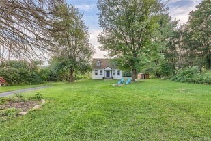 71 Greycourt Rd in Chester, NY - Building Photo