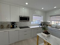 2812 SW 92nd Ave in Miami, FL - Building Photo - Building Photo