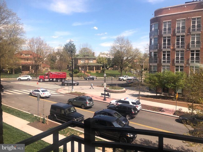 3401 38th St NW-Unit -303 in Washington, DC - Foto de edificio - Building Photo