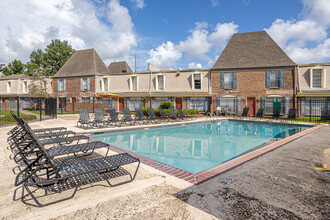 Spires Of Sherwood in Baton Rouge, LA - Foto de edificio - Building Photo