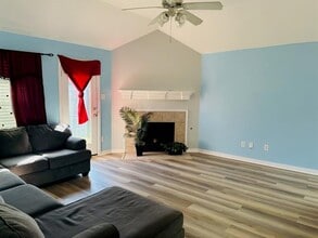 1205 Oakridge Dr in Euless, TX - Building Photo - Building Photo