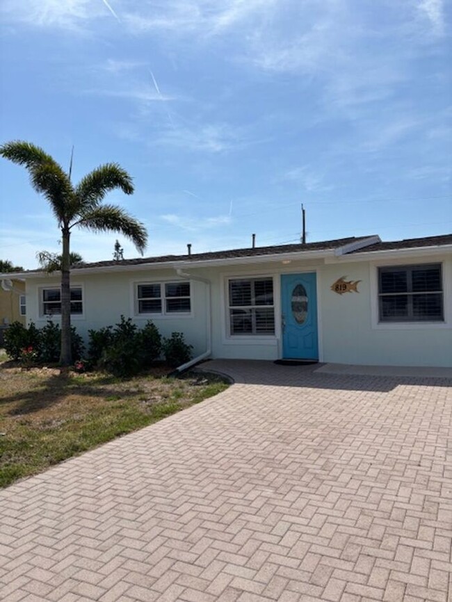 property at 819 E 24th Ave