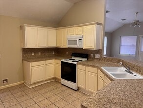 2872 Shallow Brook Ln in Dickinson, TX - Building Photo - Building Photo