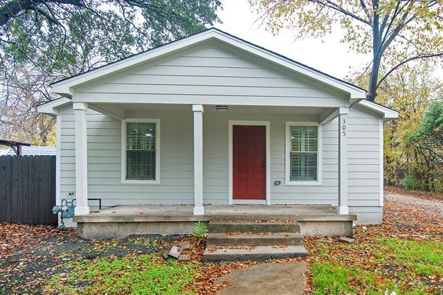 305 College St in Farmersville, TX - Building Photo