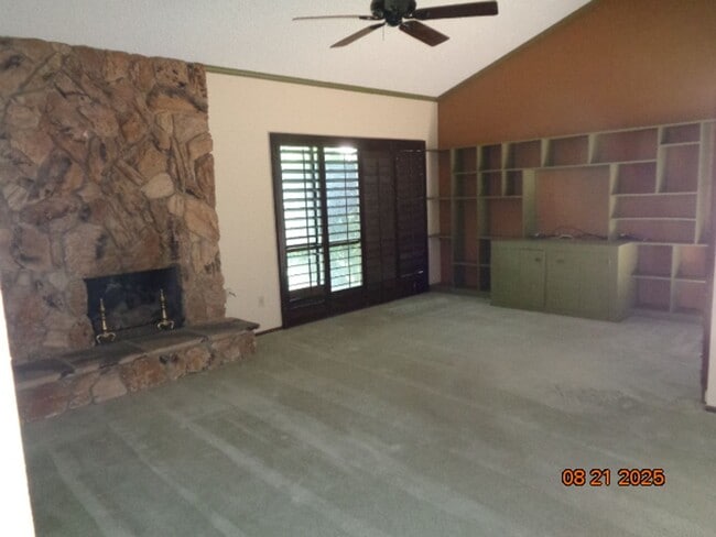 44121 Planet Cir in Lancaster, CA - Building Photo - Building Photo